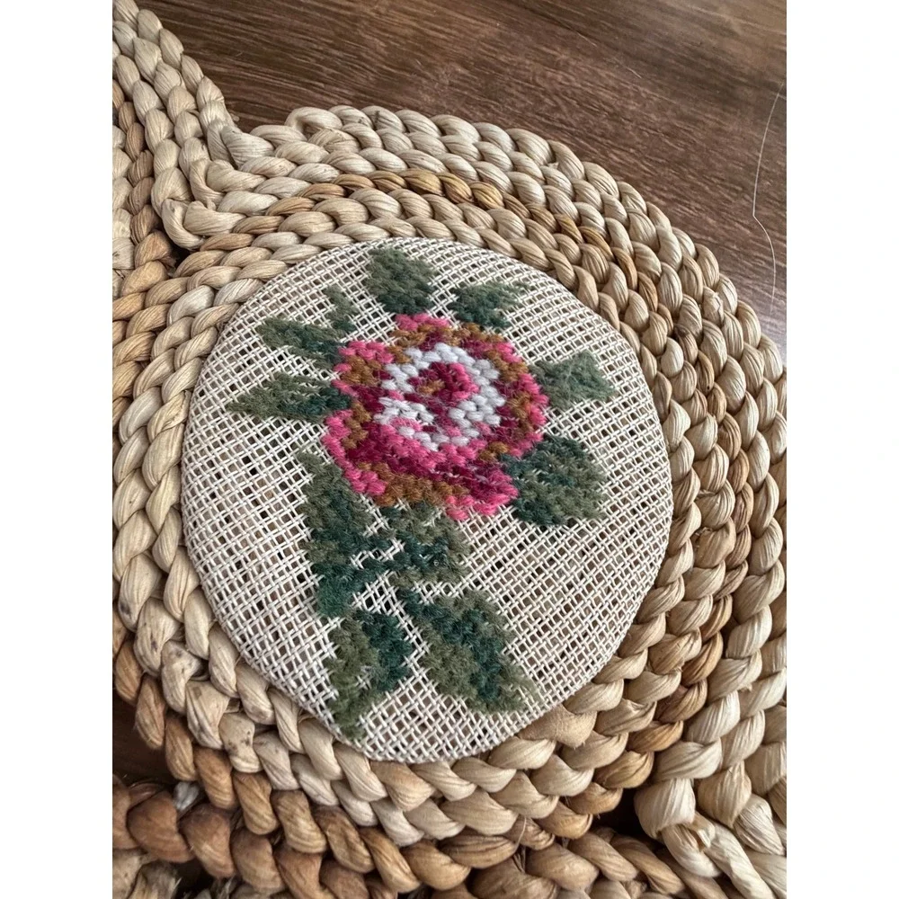 VTG 1970s Cottagecore Raffia Straw Needlepoint Rose Floral Table Trivet mat
